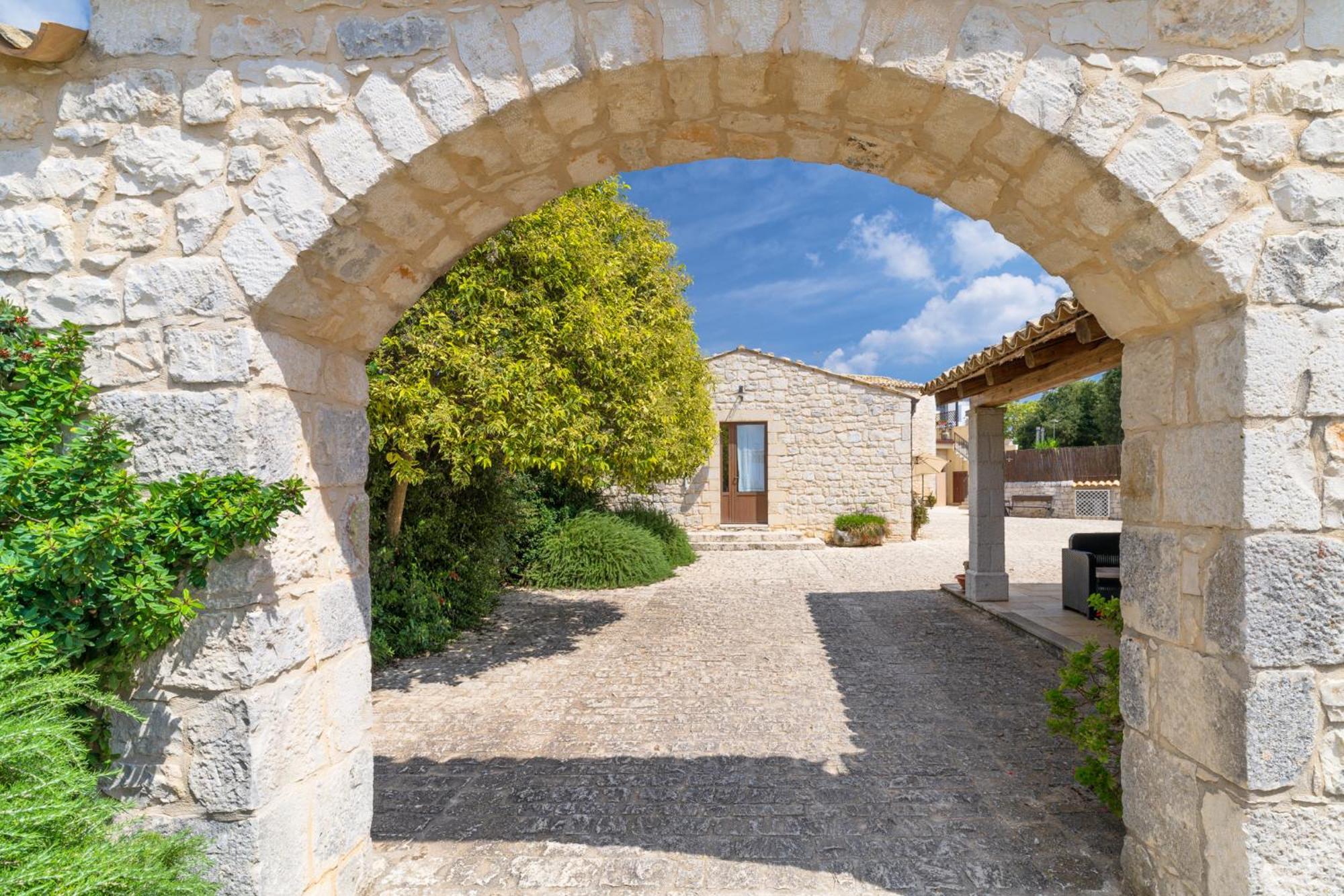 Borgo Monachella Bed & Breakfast Ragusa Exterior photo